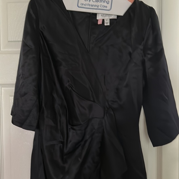 Size 8 satin St John’s cocktail dress. Like new - Picture 2 of 3